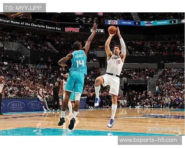 黄蜂主帅称三球为球队核心支柱表达他希望继续留在夏洛特的决心